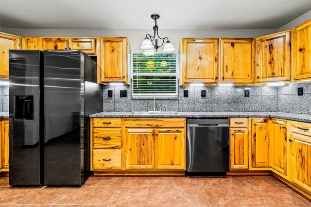 300 Hidden Oaks Drive, Point Blank, TX 77364