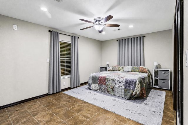 300 Hidden Oaks Drive, Point Blank, TX 77364