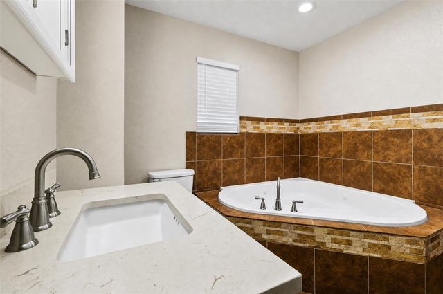 300 Hidden Oaks Drive, Point Blank, TX 77364