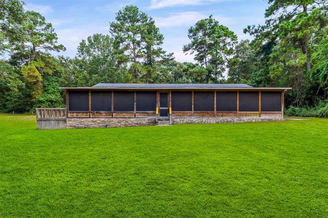 300 Hidden Oaks Drive, Point Blank, TX 77364