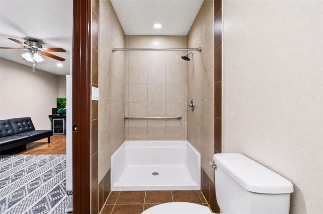 300 Hidden Oaks Drive, Point Blank, TX 77364