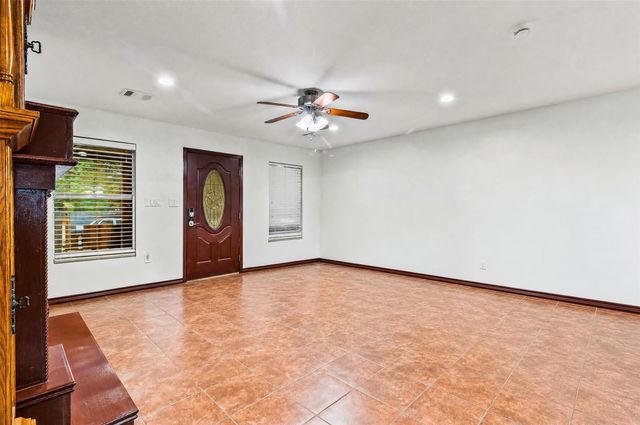 300 Hidden Oaks Drive, Point Blank, TX 77364