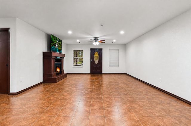 300 Hidden Oaks Drive, Point Blank, TX 77364
