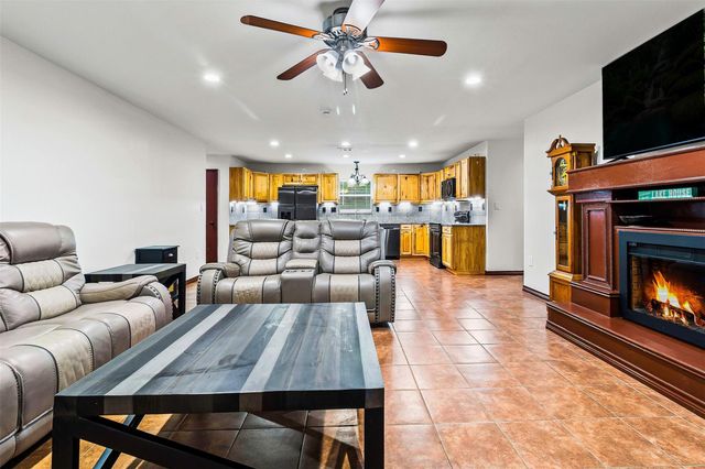 300 Hidden Oaks Drive, Point Blank, TX 77364