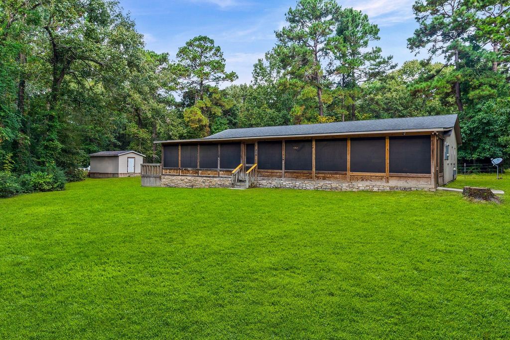 300 Hidden Oaks Drive, Point Blank, TX 77364