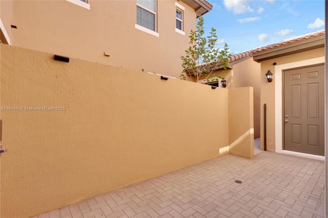 1516 SW 147th Ave, Pembroke Pines, FL 33027