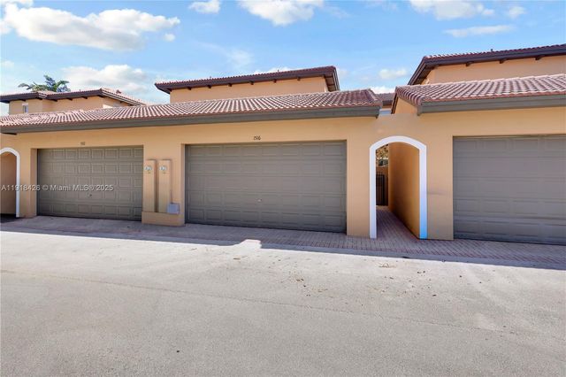 1516 SW 147th Ave, Pembroke Pines, FL 33027