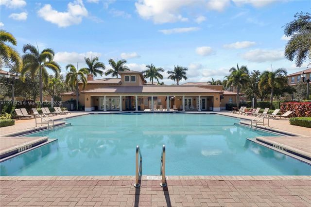 1516 SW 147th Ave, Pembroke Pines, FL 33027