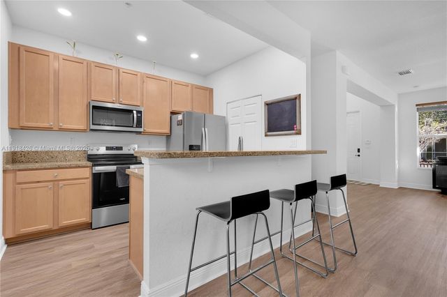 1516 SW 147th Ave, Pembroke Pines, FL 33027