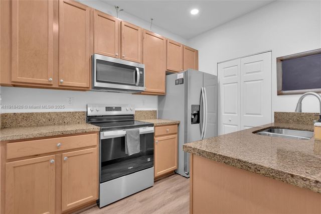 1516 SW 147th Ave, Pembroke Pines, FL 33027