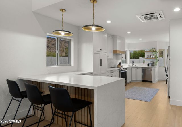 4301 E MOUNTAIN VIEW Road, Phoenix, AZ 85028