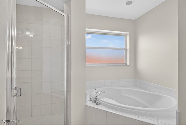 5012 Fairhaven LN, Naples, FL 34109