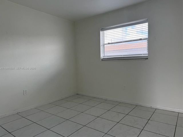 1445 W 28th St 6, Hialeah, FL 33010