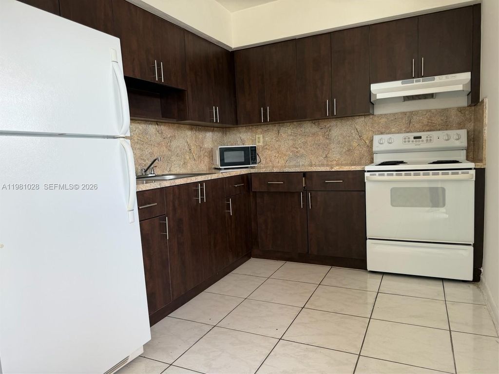 1445 W 28th St 6, Hialeah, FL 33010