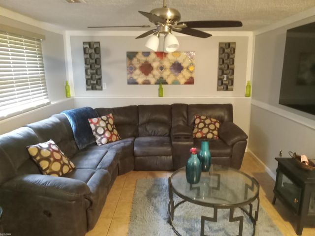 28751 E Leroy Street, Romulus, MI 48174