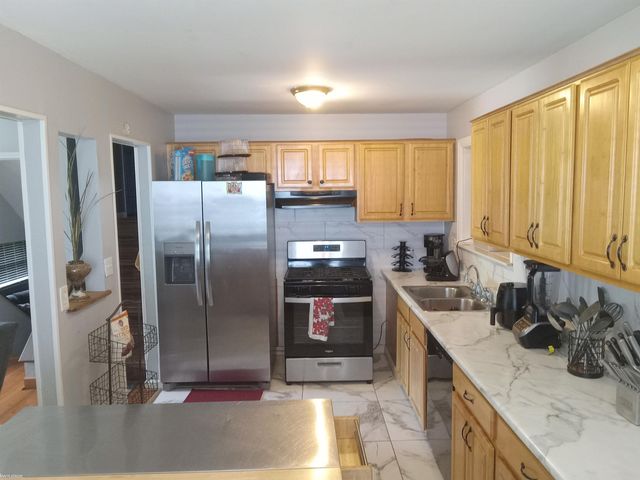 28751 E Leroy Street, Romulus, MI 48174