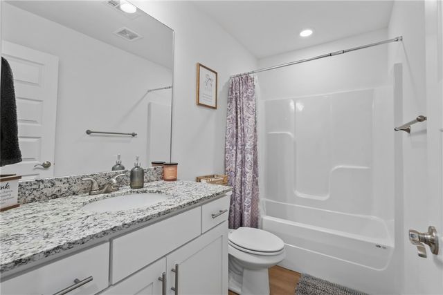 5869 W Holdcroft Drive, Fayetteville, AR 72704