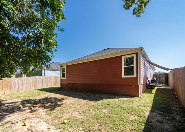 5869 W Holdcroft Drive, Fayetteville, AR 72704