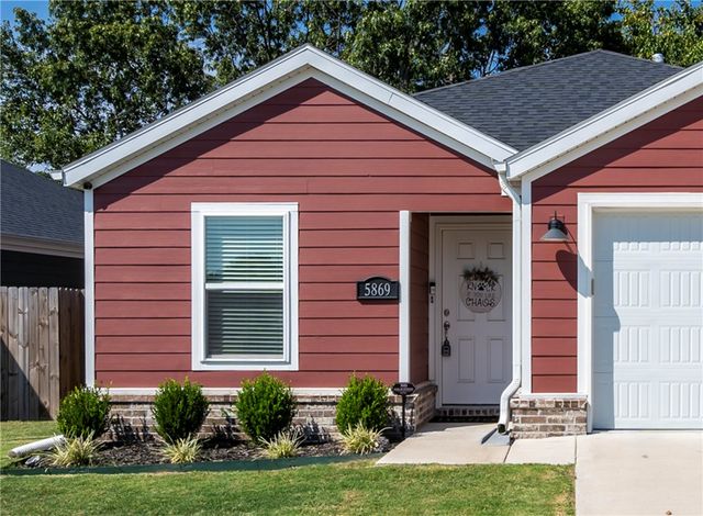 5869 W Holdcroft Drive, Fayetteville, AR 72704