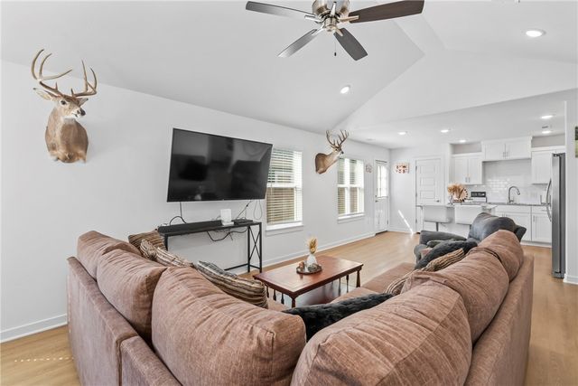 5869 W Holdcroft Drive, Fayetteville, AR 72704