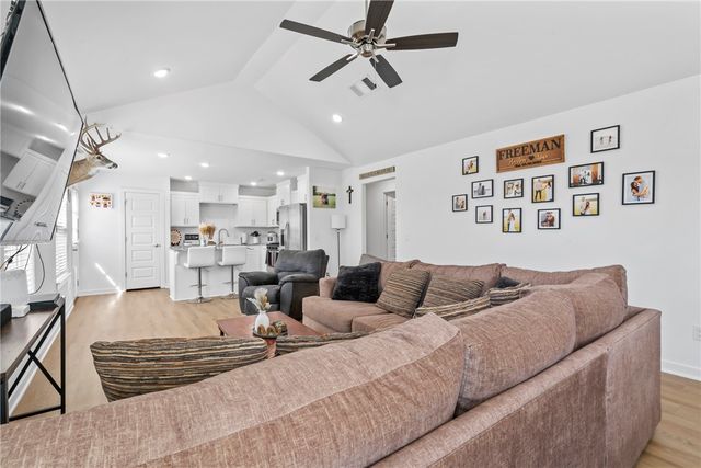 5869 W Holdcroft Drive, Fayetteville, AR 72704