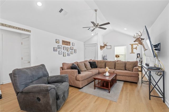 5869 W Holdcroft Drive, Fayetteville, AR 72704