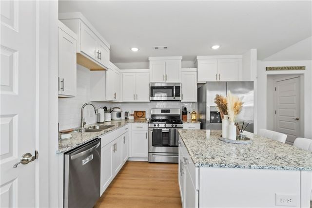 5869 W Holdcroft Drive, Fayetteville, AR 72704