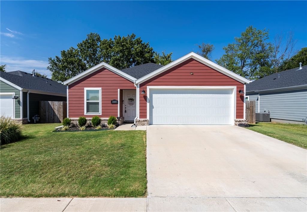 5869 W Holdcroft Drive, Fayetteville, AR 72704