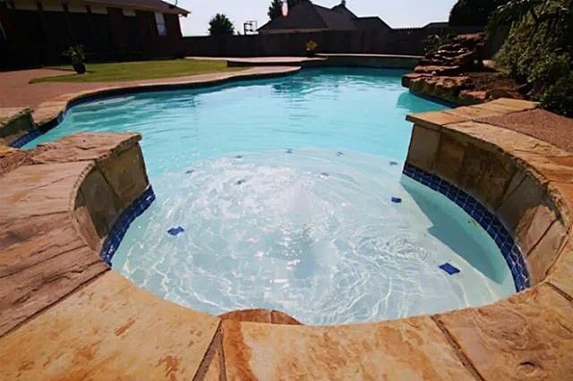 1415 W Oaklawn Drive, Talty, TX 75160