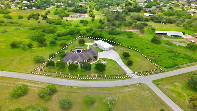 5488 River Trail Dr, Robstown, TX 78380