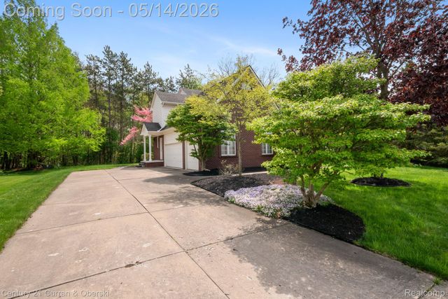 27852 Larson Lane, Farmington Hills, MI 48331