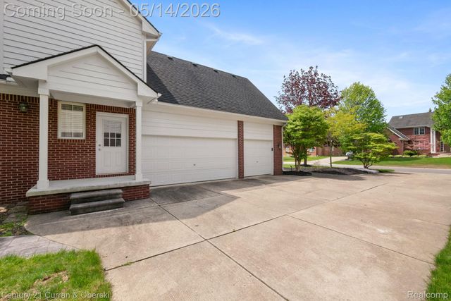 27852 Larson Lane, Farmington Hills, MI 48331