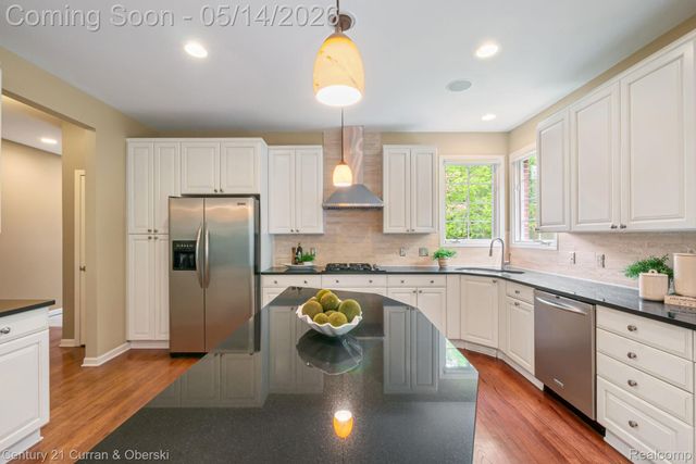 27852 Larson Lane, Farmington Hills, MI 48331