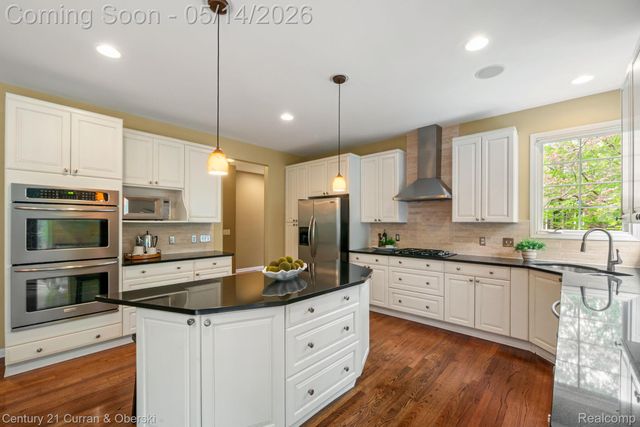 27852 Larson Lane, Farmington Hills, MI 48331