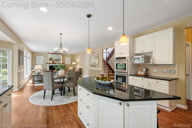 27852 Larson Lane, Farmington Hills, MI 48331