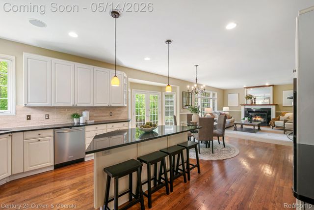27852 Larson Lane, Farmington Hills, MI 48331