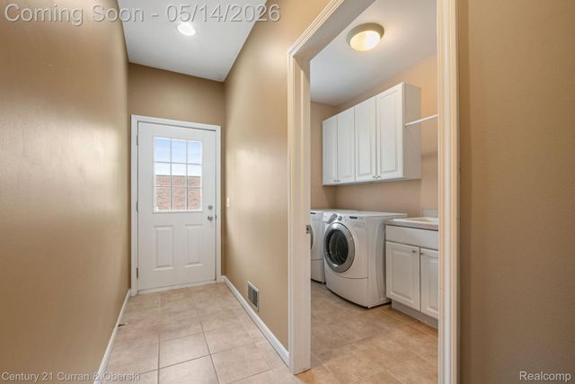 27852 Larson Lane, Farmington Hills, MI 48331