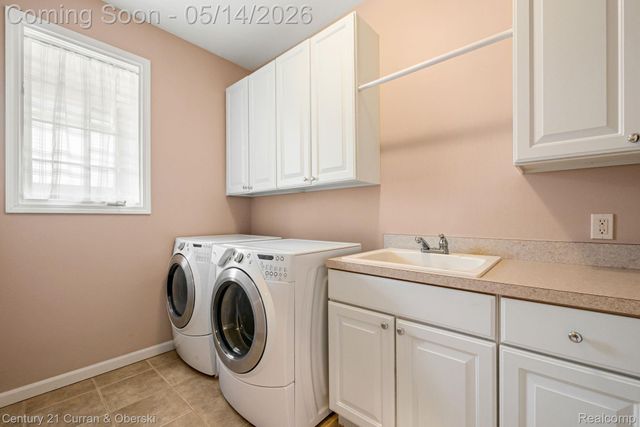 27852 Larson Lane, Farmington Hills, MI 48331