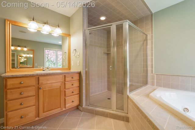 27852 Larson Lane, Farmington Hills, MI 48331