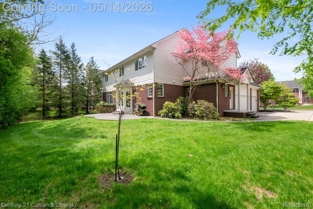 27852 Larson Lane, Farmington Hills, MI 48331
