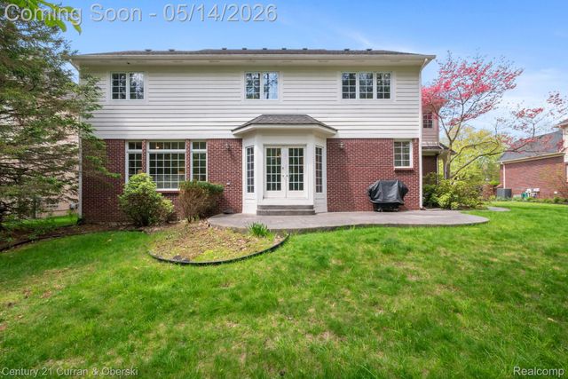 27852 Larson Lane, Farmington Hills, MI 48331