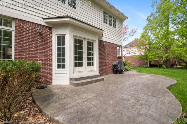 27852 Larson Lane, Farmington Hills, MI 48331