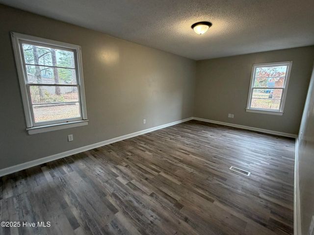 1811 Snowden Drive SE, Wilson, NC 27893