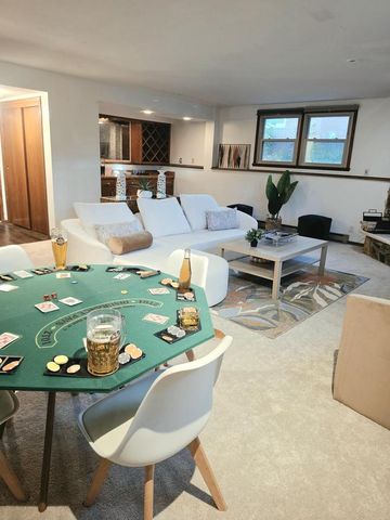 480 E Arthur DRIVE, Oak Creek, WI 53154