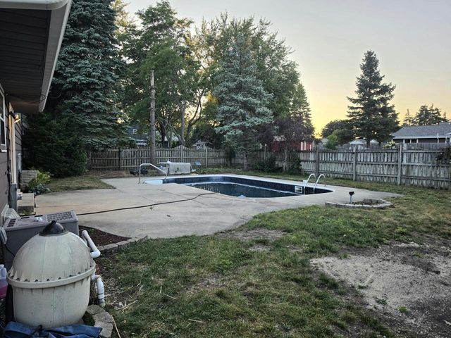 480 E Arthur DRIVE, Oak Creek, WI 53154