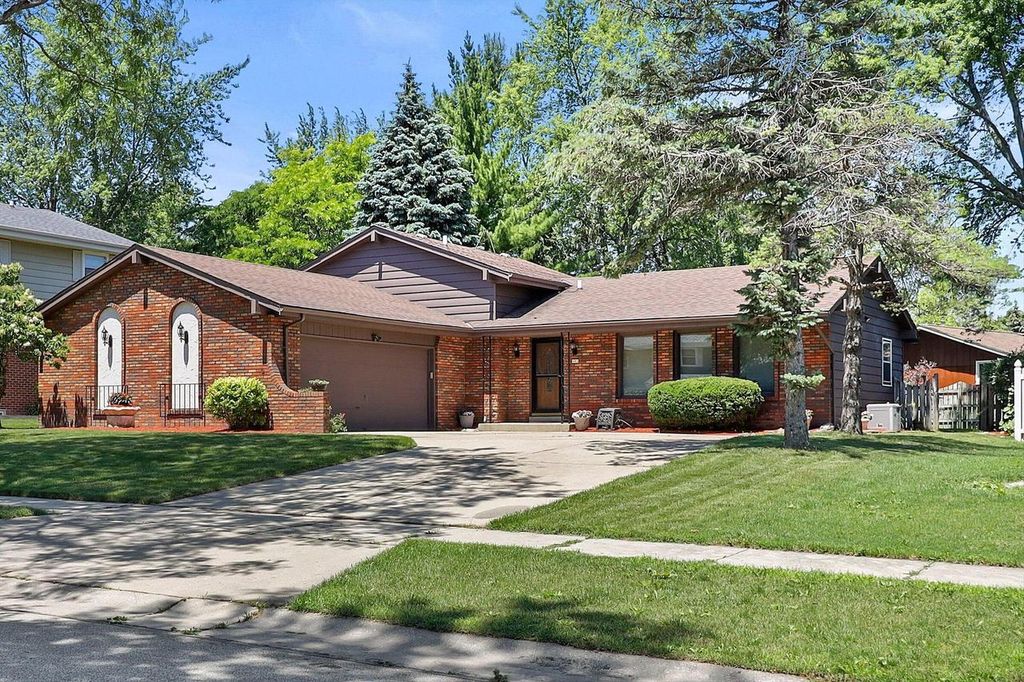 480 E Arthur DRIVE, Oak Creek, WI 53154