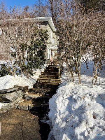 852 Danbury Road, Wilton, CT 06897