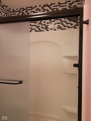 9306 W Golden Oaks W, Indianapolis, IN 46260