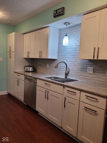 9306 W Golden Oaks W, Indianapolis, IN 46260