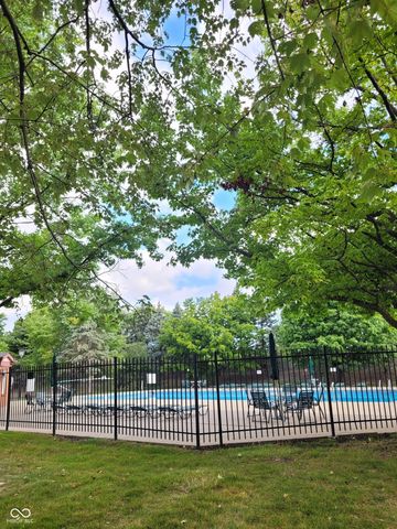 9306 W Golden Oaks W, Indianapolis, IN 46260